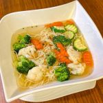 75 Nudelsuppe mit gemischtem Gemüse