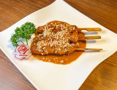 17 Pouletspiessli an Satay Sauce 1.jpg